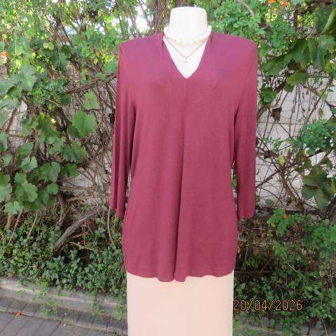 DAVID JONES maroon viscose stretch long sleeve slip over top with high V neck, size 40-42