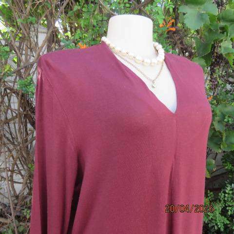 DAVID JONES maroon viscose stretch long sleeve slip over top with high V neck, size 40-42
