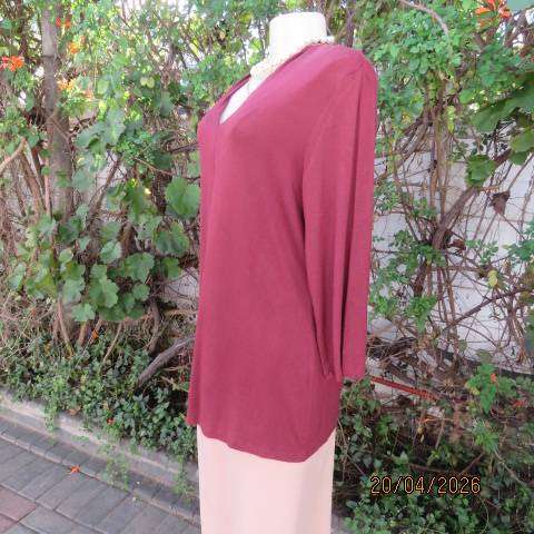 DAVID JONES maroon viscose stretch long sleeve slip over top with high V neck, size 40-42