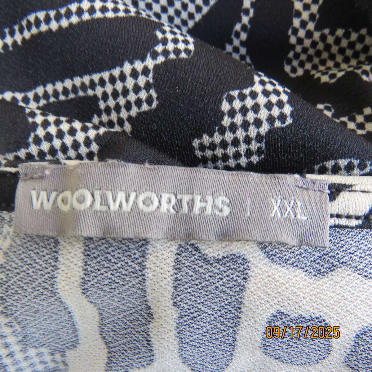 WOOLWORTHS slip over short sleeve geometric print pattern blocked black-cream top. Size 46