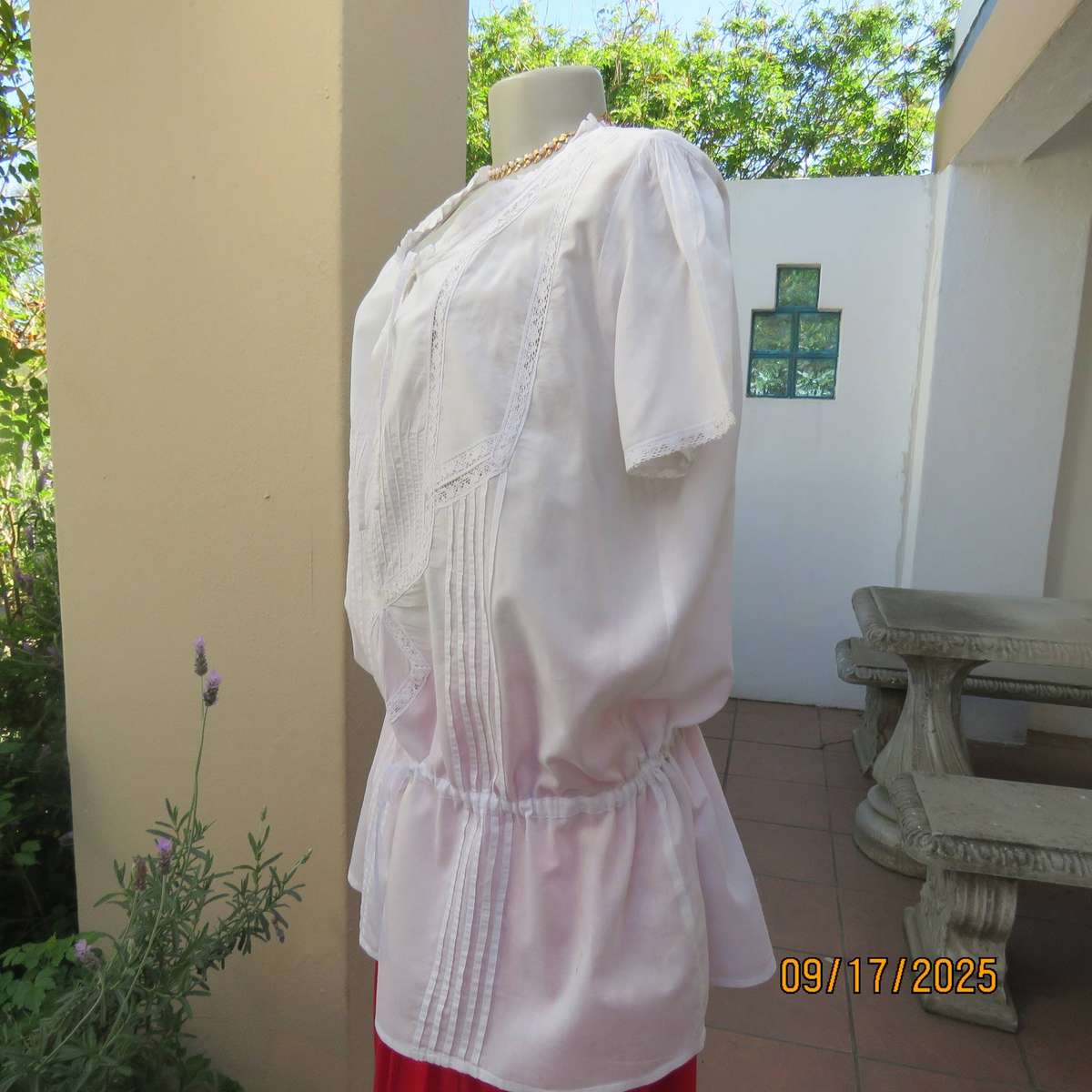 PENNY C slip over white 100% cotton capped sleeve lace decorated top size 44
