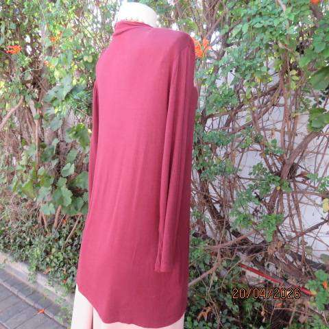 DAVID JONES maroon viscose stretch long sleeve slip over top with high V neck, size 40-42