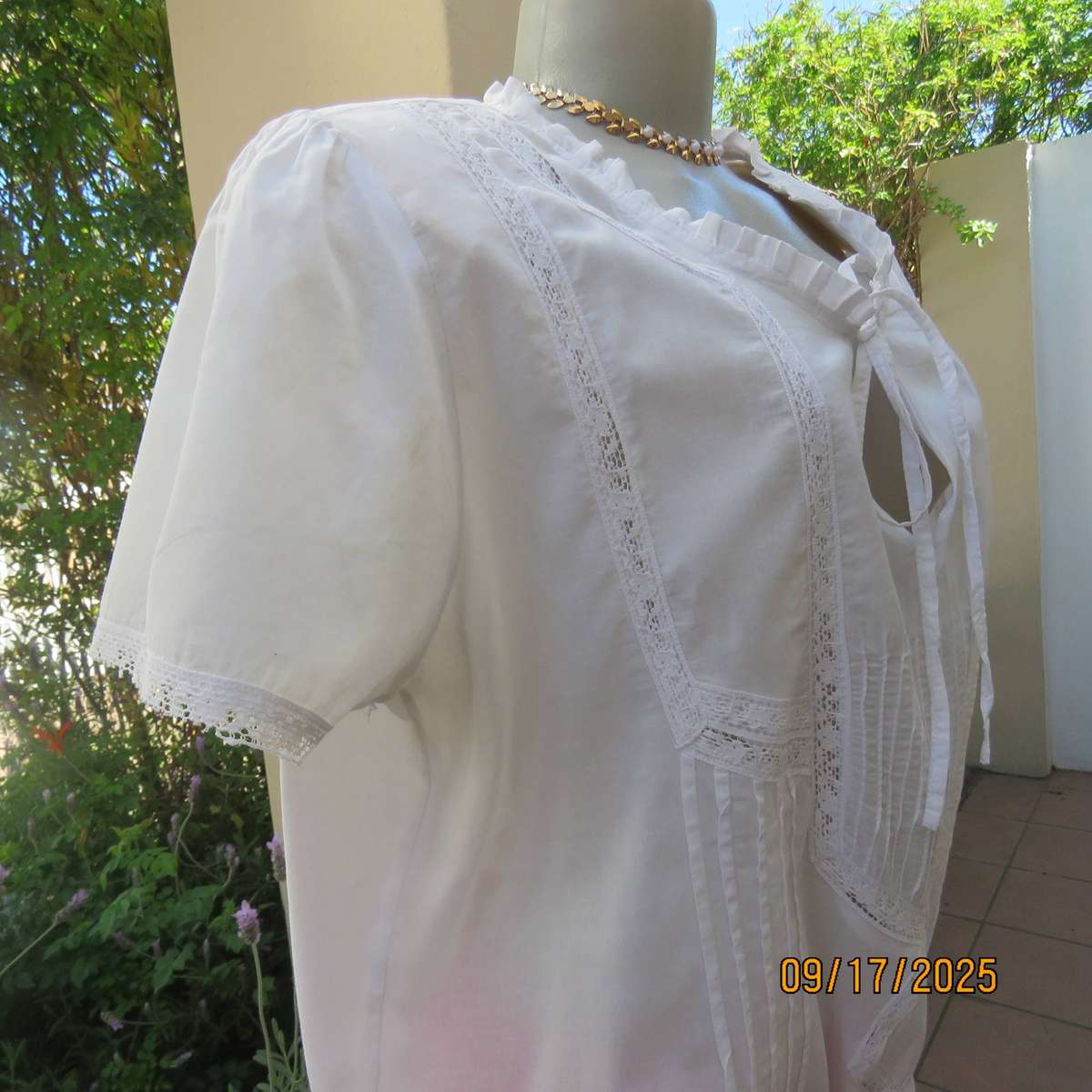 PENNY C slip over white 100% cotton capped sleeve lace decorated top size 44