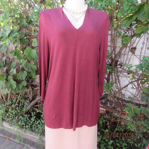 DAVID JONES maroon viscose stretch long sleeve slip over top with high V neck, size 40-42
