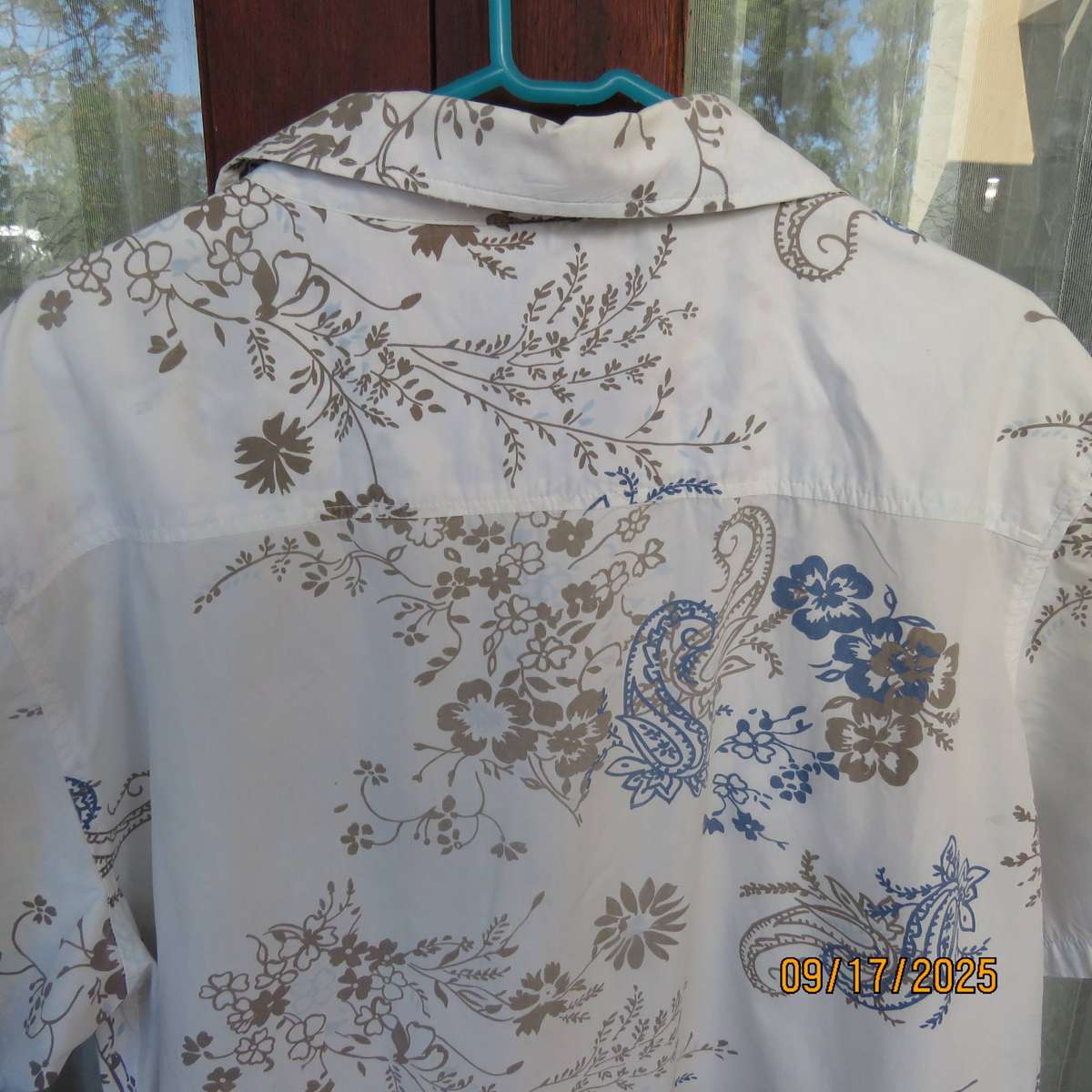 MARKHAM white short sleeve fashion cotton shirt with blue-ecru paisley print. Size XXL