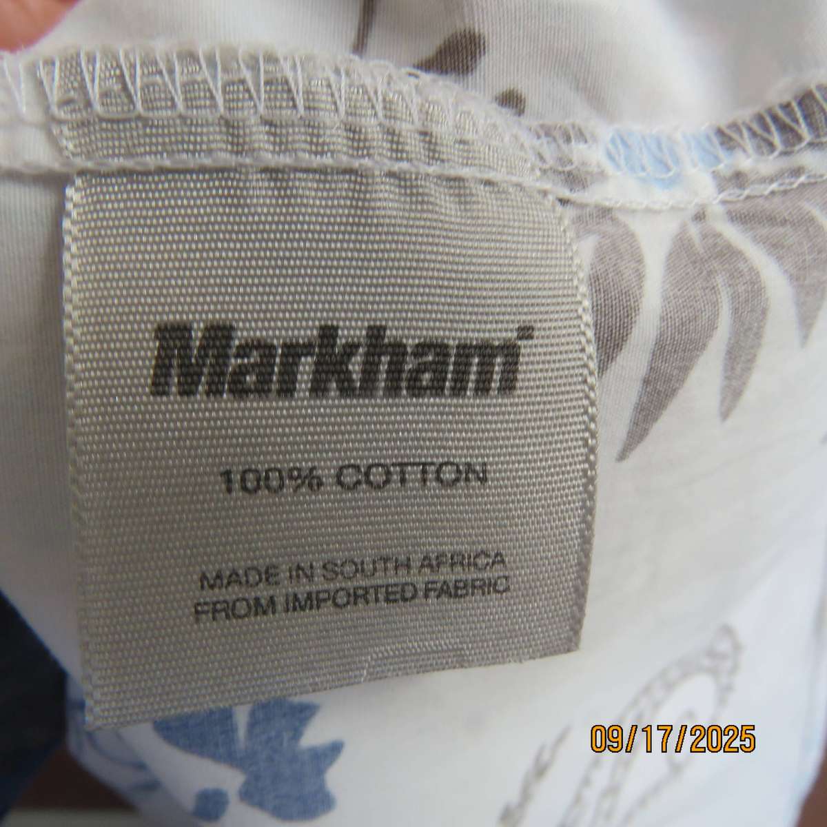 MARKHAM white short sleeve fashion cotton shirt with blue-ecru paisley print. Size XXL