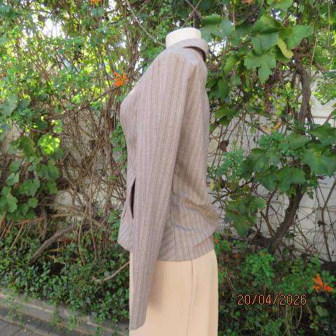 EXACT elegant tailored ladies long sleeve jacket in beige-brown vertical stripes size 32