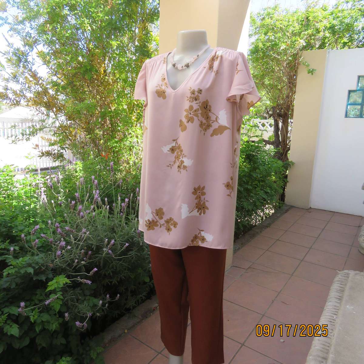 WOOLWORTHS slip over champagne peach with tan-white flowers capped sleeve top. Size 42
