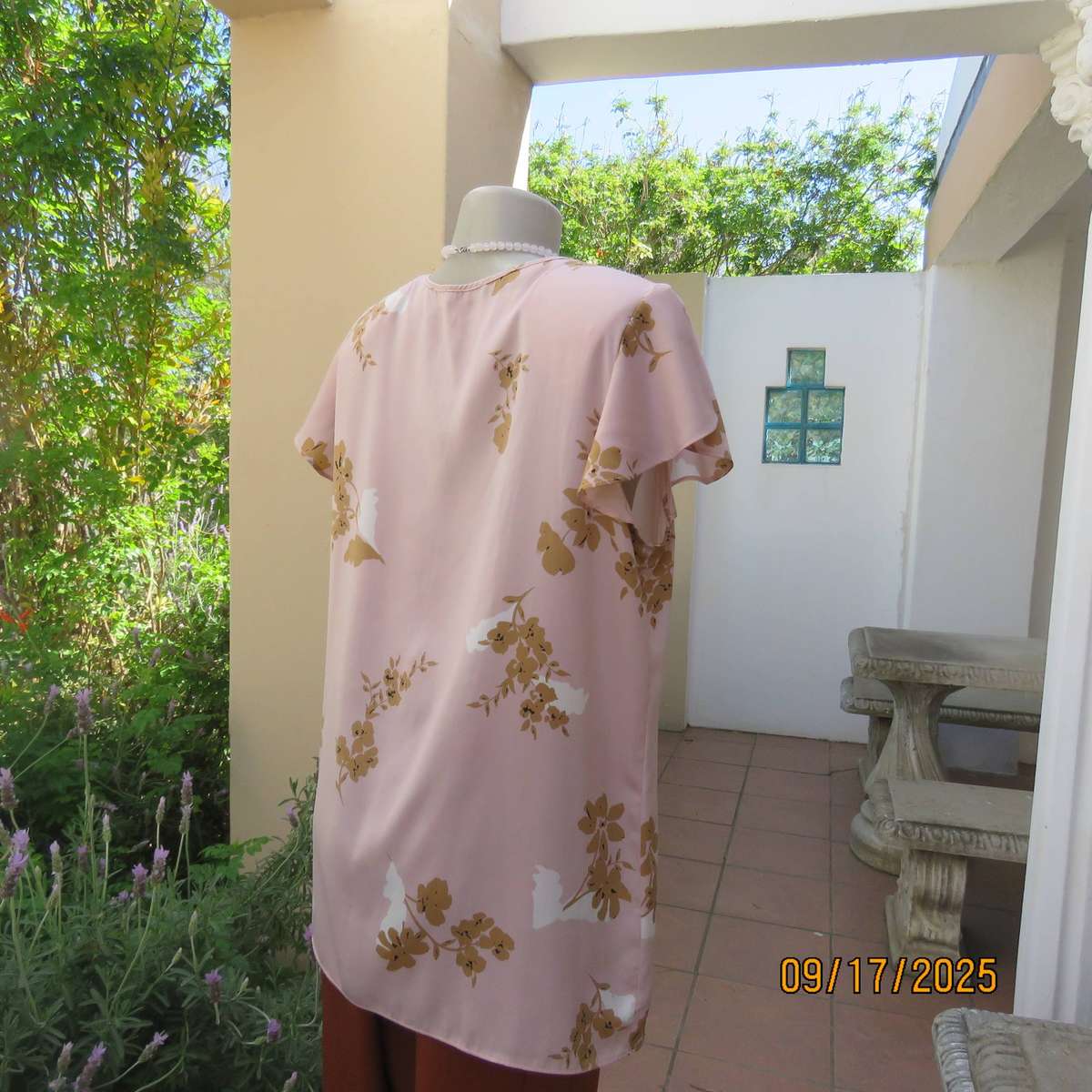 WOOLWORTHS slip over champagne peach with tan-white flowers capped sleeve top. Size 42