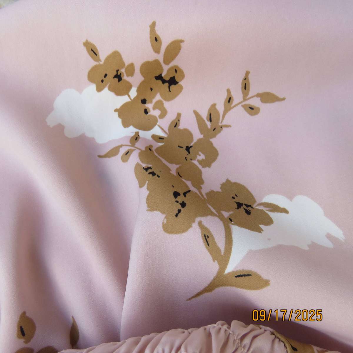 WOOLWORTHS slip over champagne peach with tan-white flowers capped sleeve top. Size 42