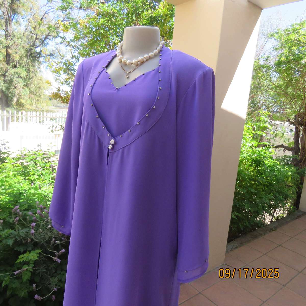 DIVANE iris purple 3 pc smart outfit. Pants-top and ankle length coat. Size 42