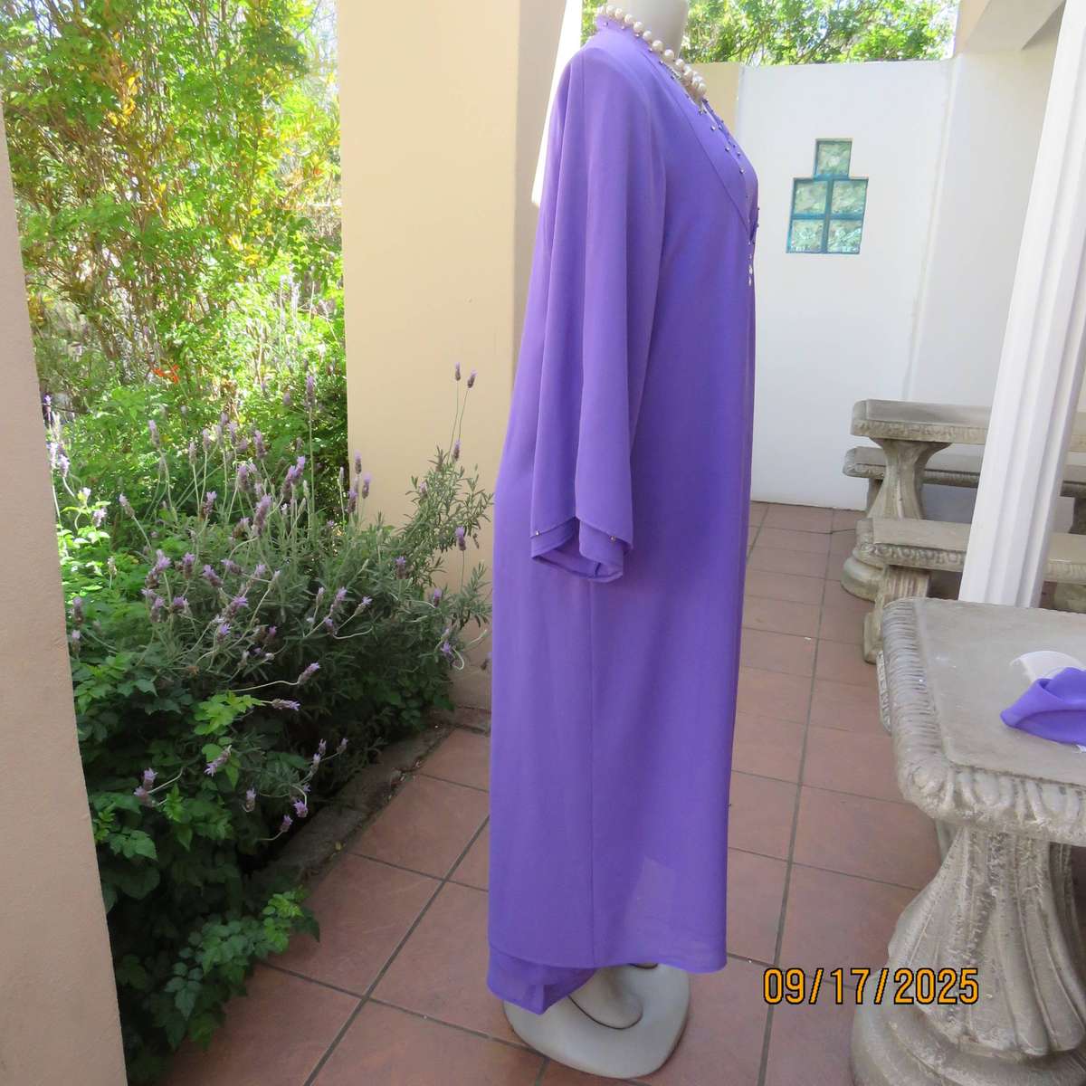 DIVANE iris purple 3 pc smart outfit. Pants-top and ankle length coat. Size 42