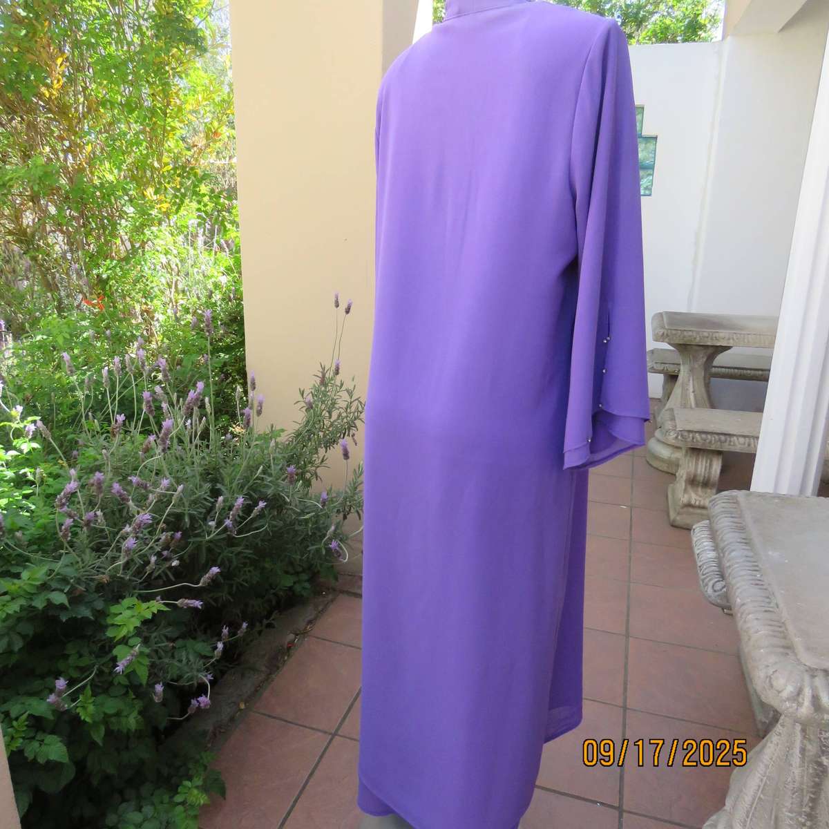 DIVANE iris purple 3 pc smart outfit. Pants-top and ankle length coat. Size 42