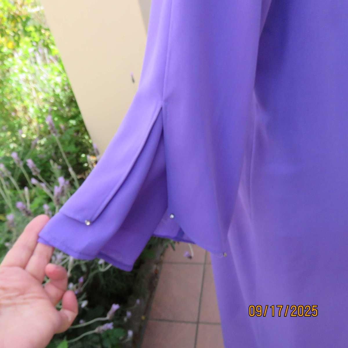 DIVANE iris purple 3 pc smart outfit. Pants-top and ankle length coat. Size 42
