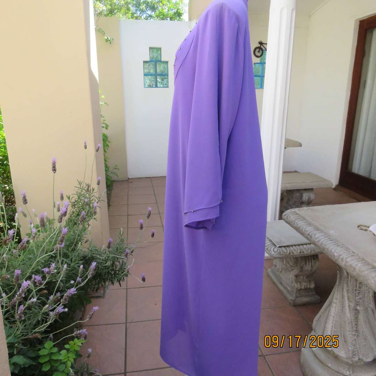 DIVANE iris purple 3 pc smart outfit. Pants-top and ankle length coat. Size 42