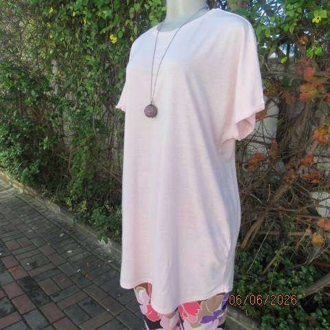 RT longer length soft pink polyester stretch top with tiny cut-on sleeves size 42