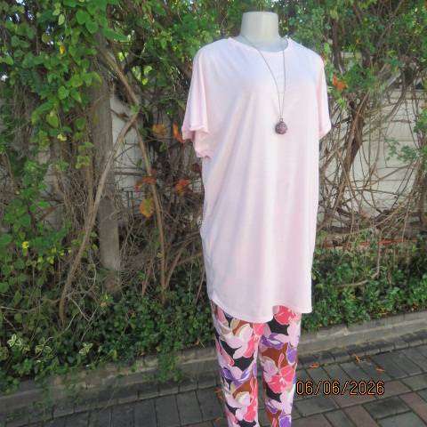 RT longer length soft pink polyester stretch top with tiny cut-on sleeves size 42