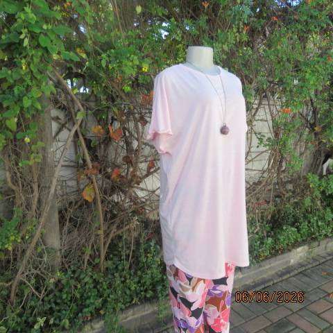 RT longer length soft pink polyester stretch top with tiny cut-on sleeves size 42