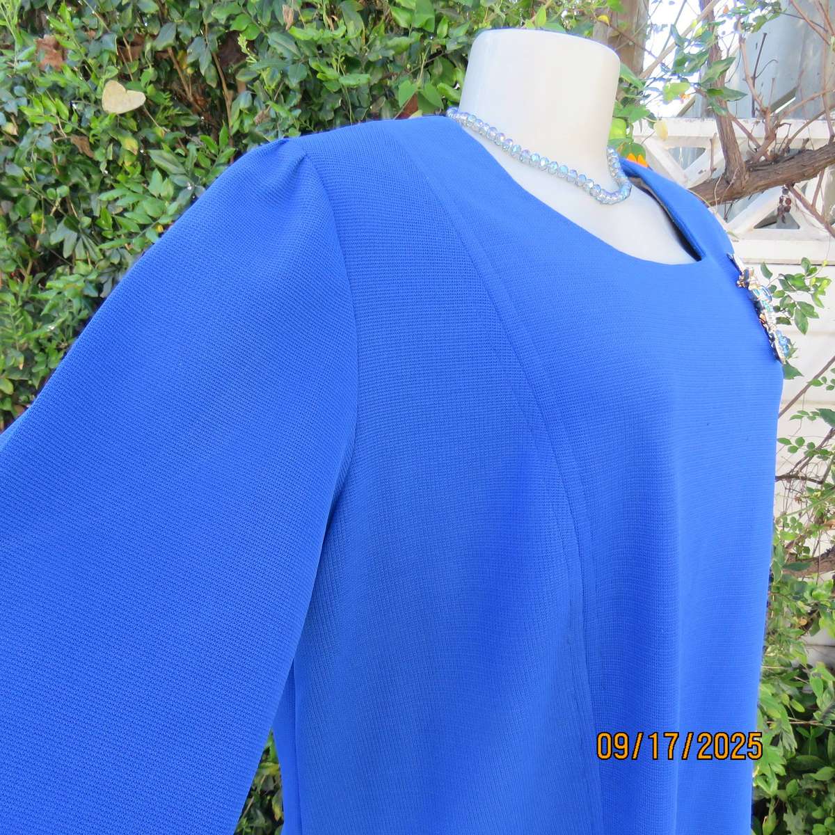 Royal blue vintage crimped polyester dress with long zip. Elbow sleeves. Size 44