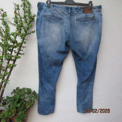 DANIEL HECHTER slim leg blue denim polycotton stretch men's jeans in size 40