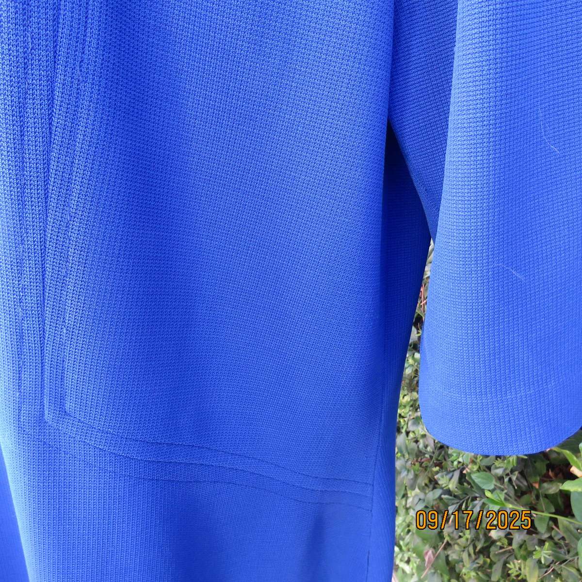 Royal blue vintage crimped polyester dress with long zip. Elbow sleeves. Size 44