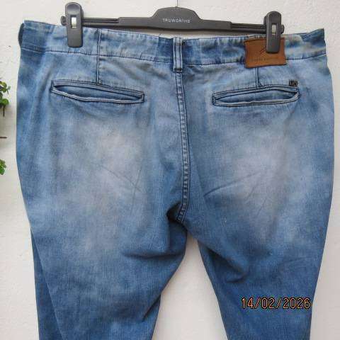 DANIEL HECHTER slim leg blue denim polycotton stretch men's jeans in size 40