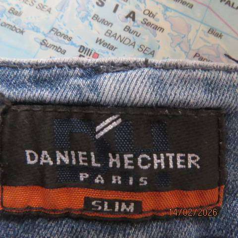 DANIEL HECHTER slim leg blue denim polycotton stretch men's jeans in size 40