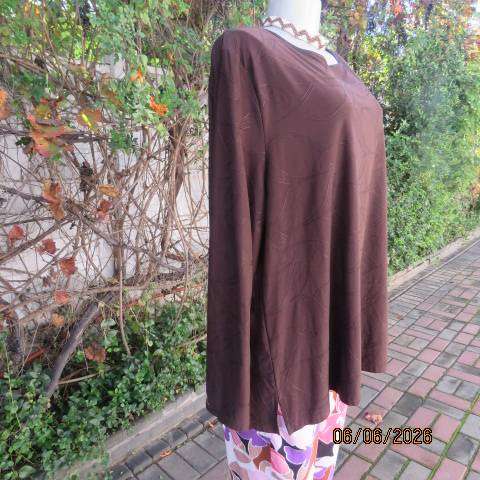 René Taylor brown slip-over long sleeve stretch paisley embossed polyester top size 46-48