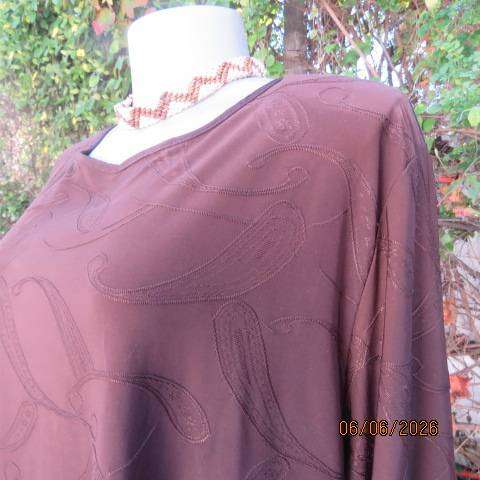 René Taylor brown slip-over long sleeve stretch paisley embossed polyester top size 46-48