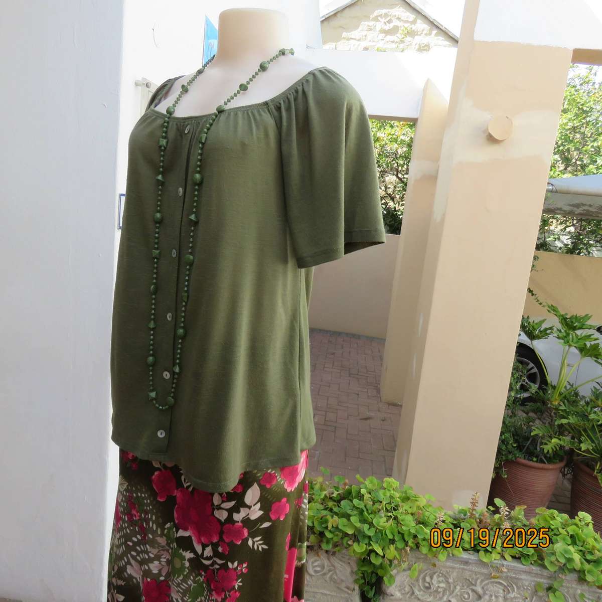 EXACT olive green off the shoulder short sleeve top size 34 in polyester.