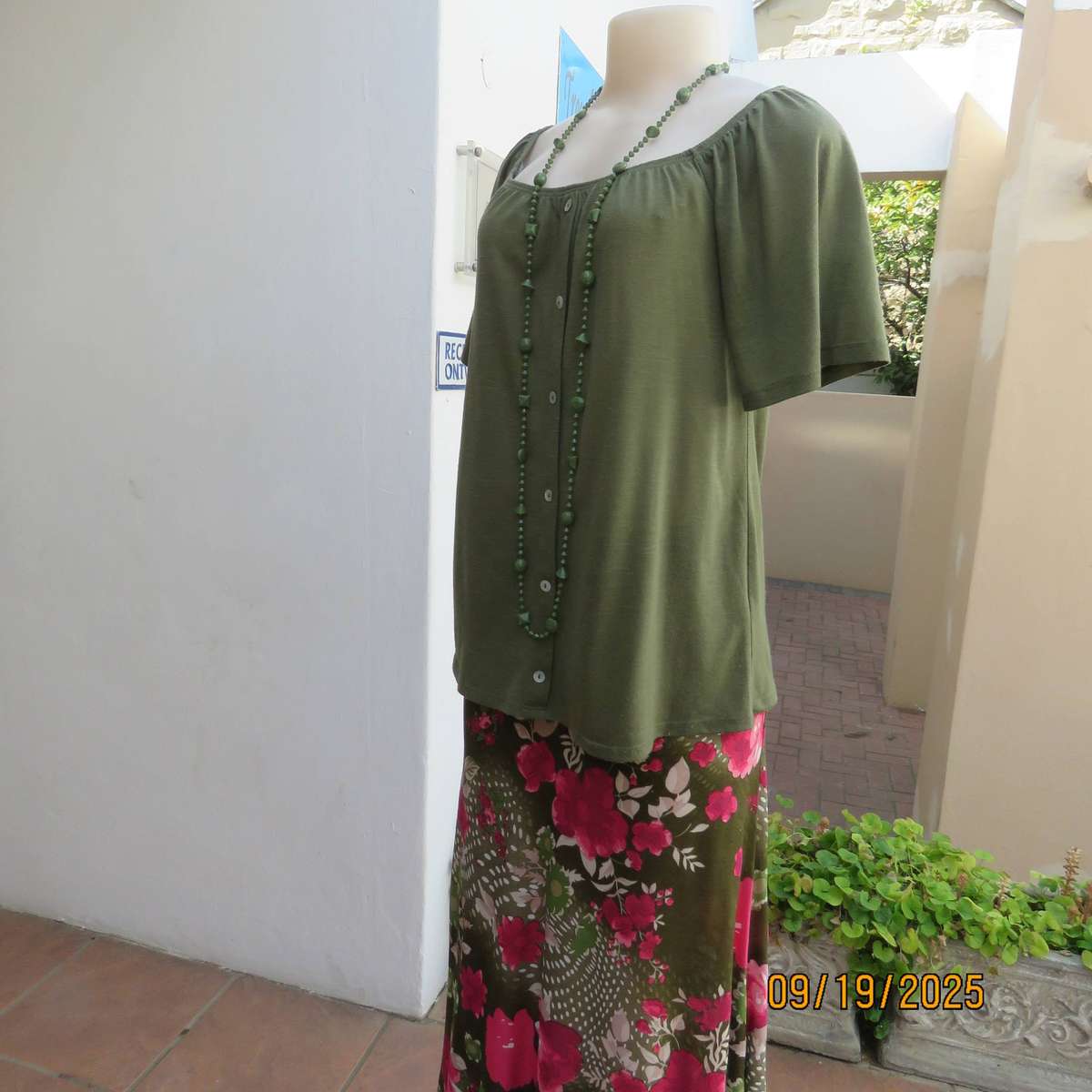 EXACT olive green off the shoulder short sleeve top size 34 in polyester.
