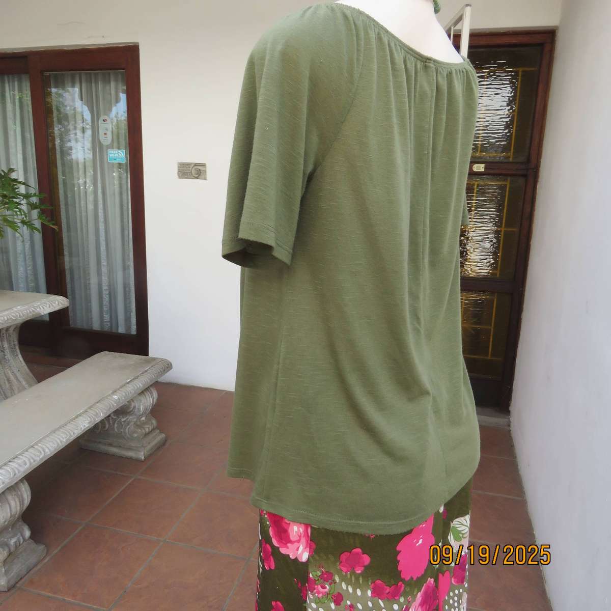 EXACT olive green off the shoulder short sleeve top size 34 in polyester.