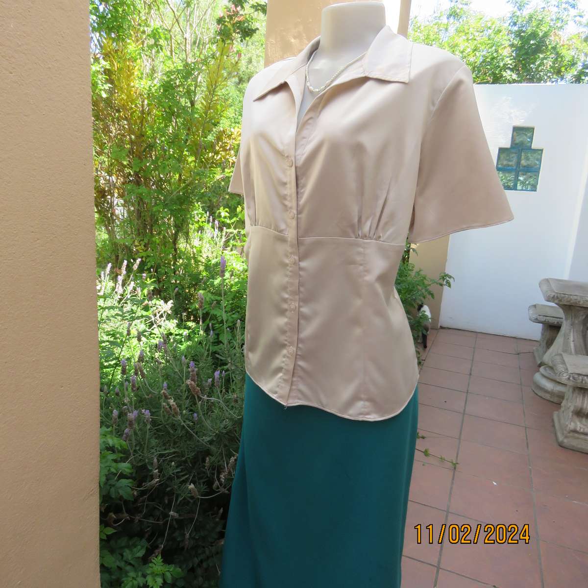 CONTEMPO rich cream stretch polyester short sleeve button down empire front top.Size 42.