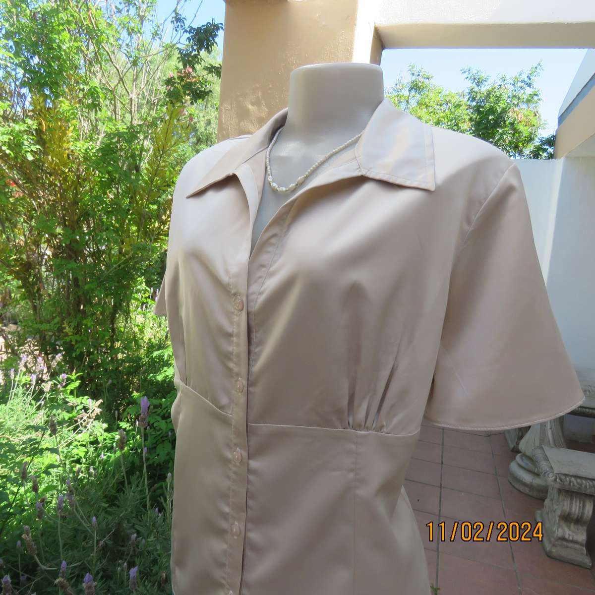 CONTEMPO rich cream stretch polyester short sleeve button down empire front top.Size 42.