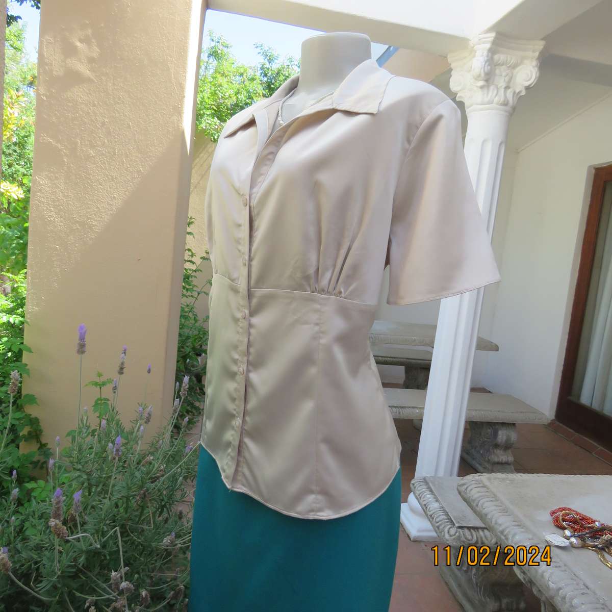 CONTEMPO rich cream stretch polyester short sleeve button down empire front top.Size 42.