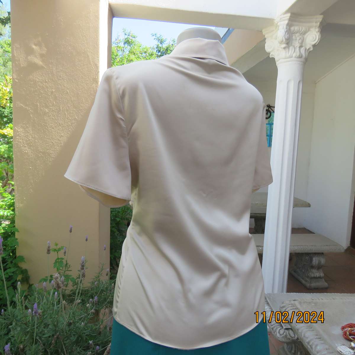 CONTEMPO rich cream stretch polyester short sleeve button down empire front top.Size 42.