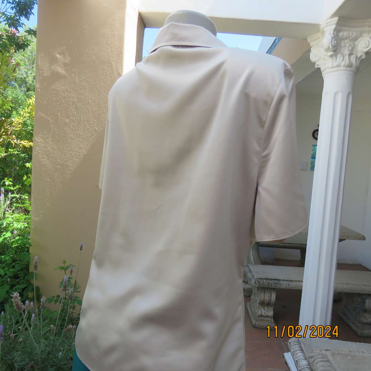 CONTEMPO rich cream stretch polyester short sleeve button down empire front top.Size 42.