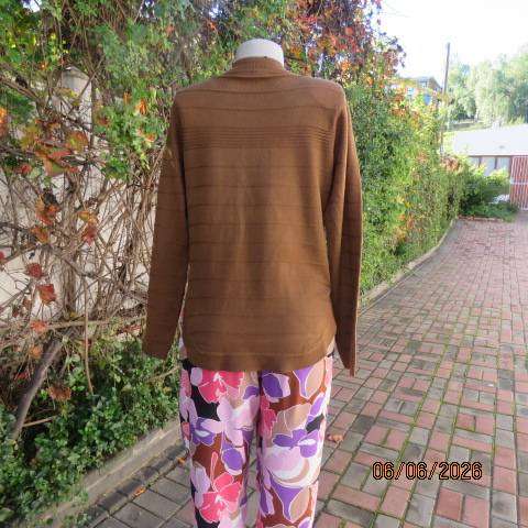 IDENTITY gingerbread brown acrylic knit jumper with horizontal pattern, size 36