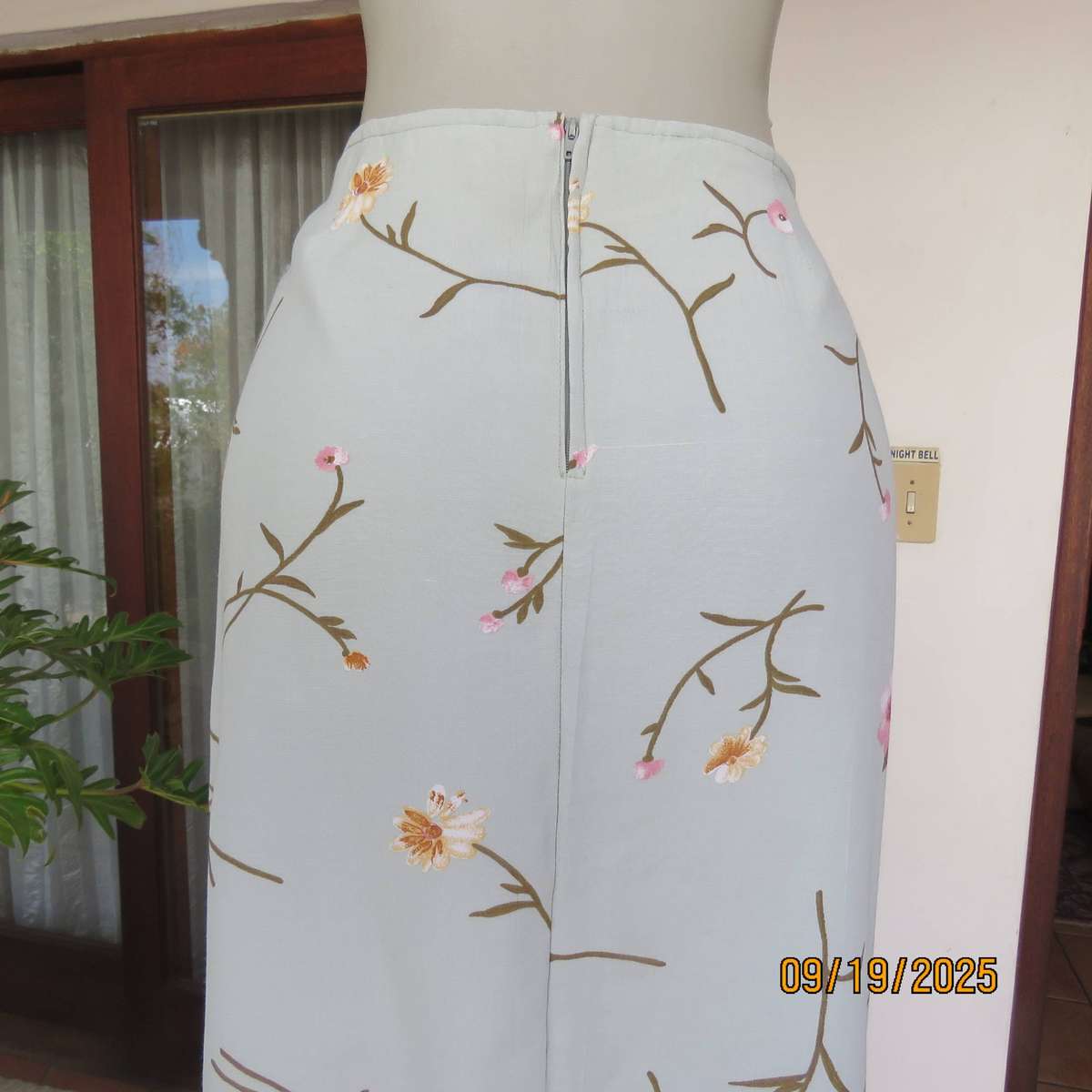 Boutique made light sage green lined pencil bandless skirt with floral print. Size 38