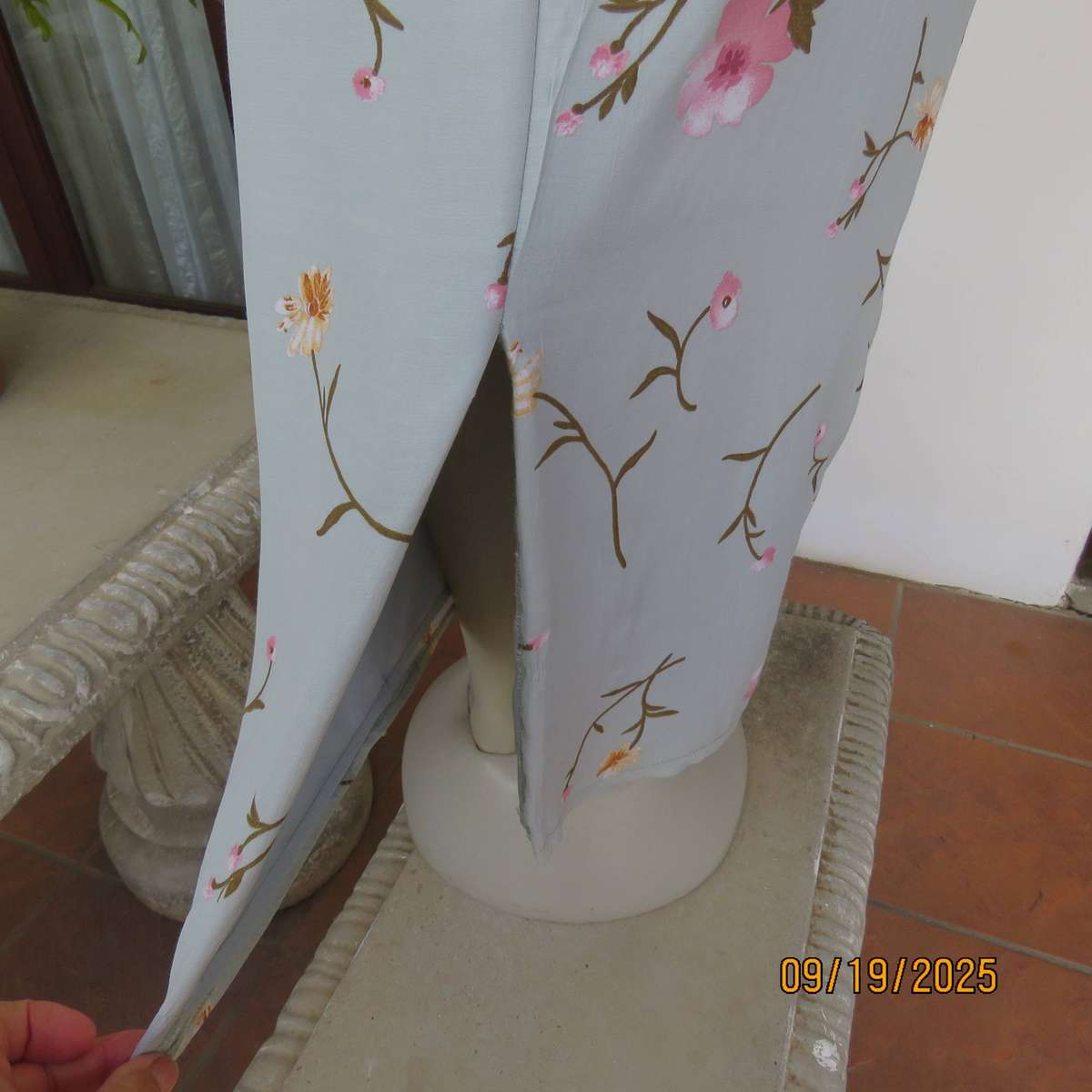 Boutique made light sage green lined pencil bandless skirt with floral print. Size 38