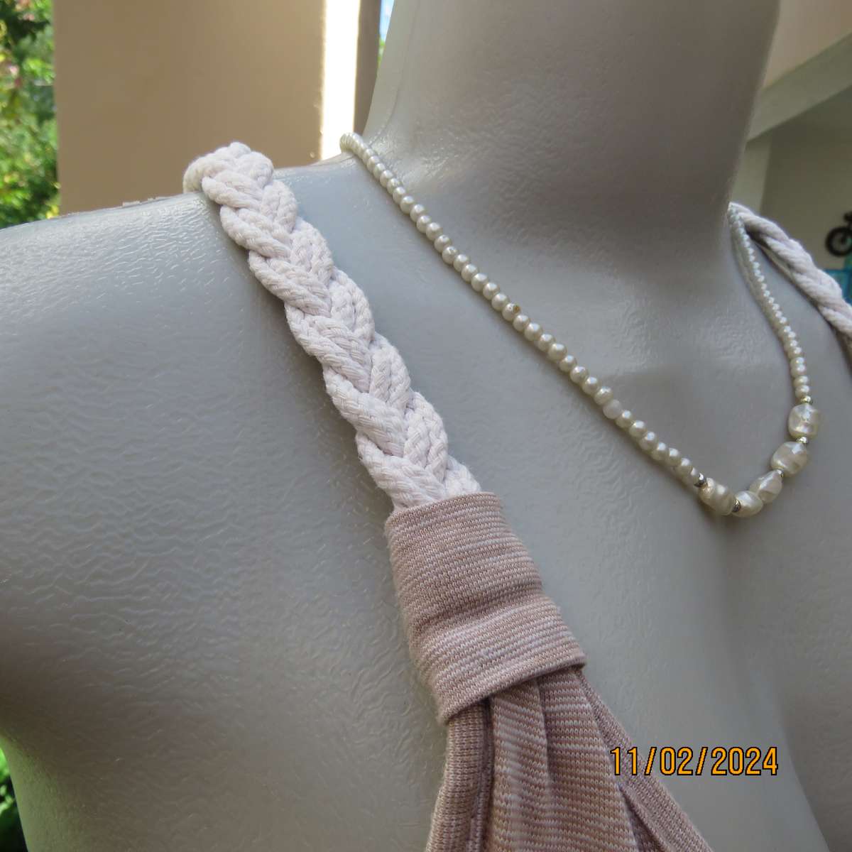 Mottled beige-white polycotton top with braided rope straps. Size 34. Wooden buckle at back.