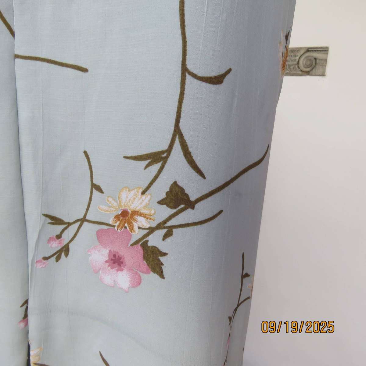 Boutique made light sage green lined pencil bandless skirt with floral print. Size 38