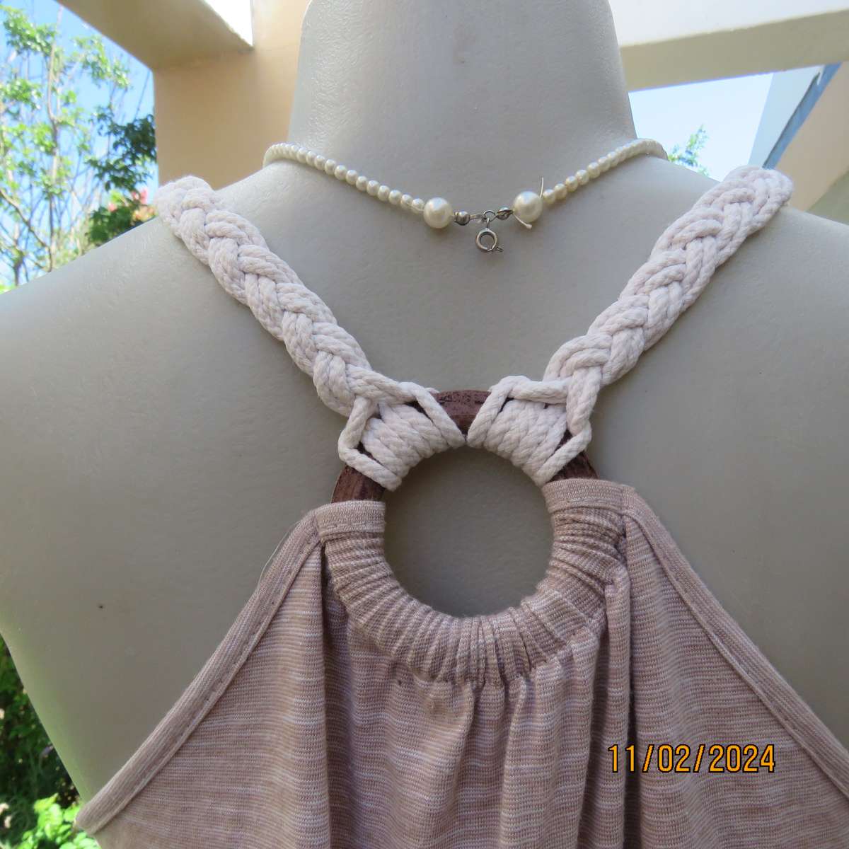 Mottled beige-white polycotton top with braided rope straps. Size 34. Wooden buckle at back.