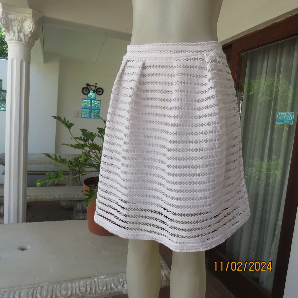 White 2 layer polyester lace knee length skirt size 36. With few knife pleats.