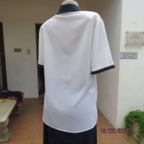 WOOLWORTHS white polyester short sleeve button down top with navy collar and trims. Size 38-40