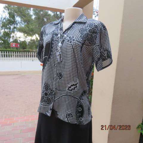 Black and White Houndstooth Pattern Button-Down Top with Boho Print, Open Collar, Size 34