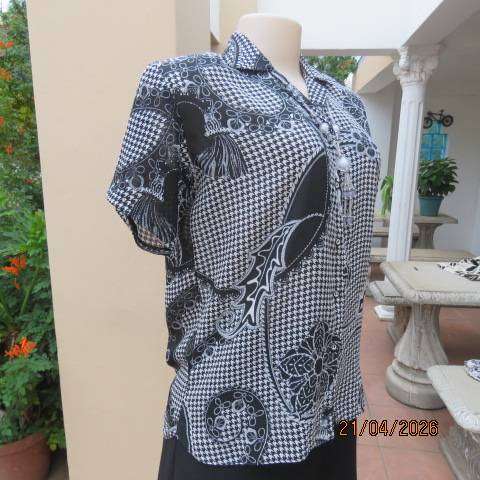 Black and White Houndstooth Pattern Button-Down Top with Boho Print, Open Collar, Size 34