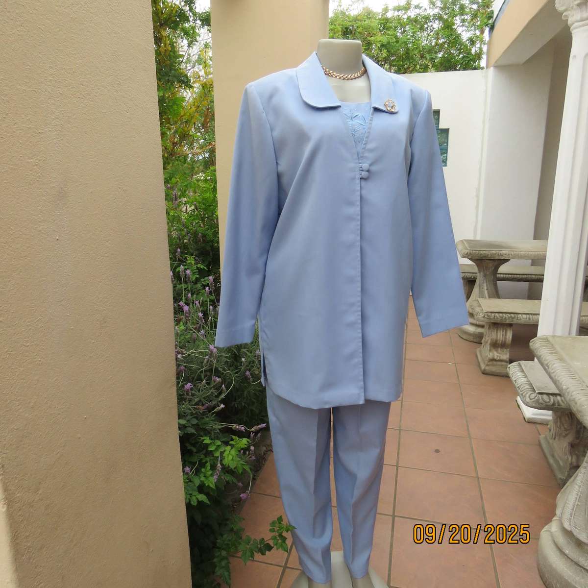 Boutique made 3 pc outfit in powder blue linen-polyester blend. Size 40.