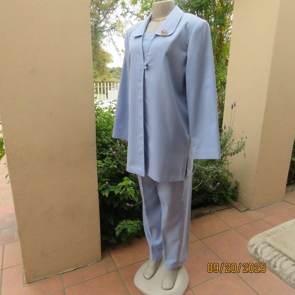 Boutique made 3 pc outfit in powder blue linen-polyester blend. Size 40.