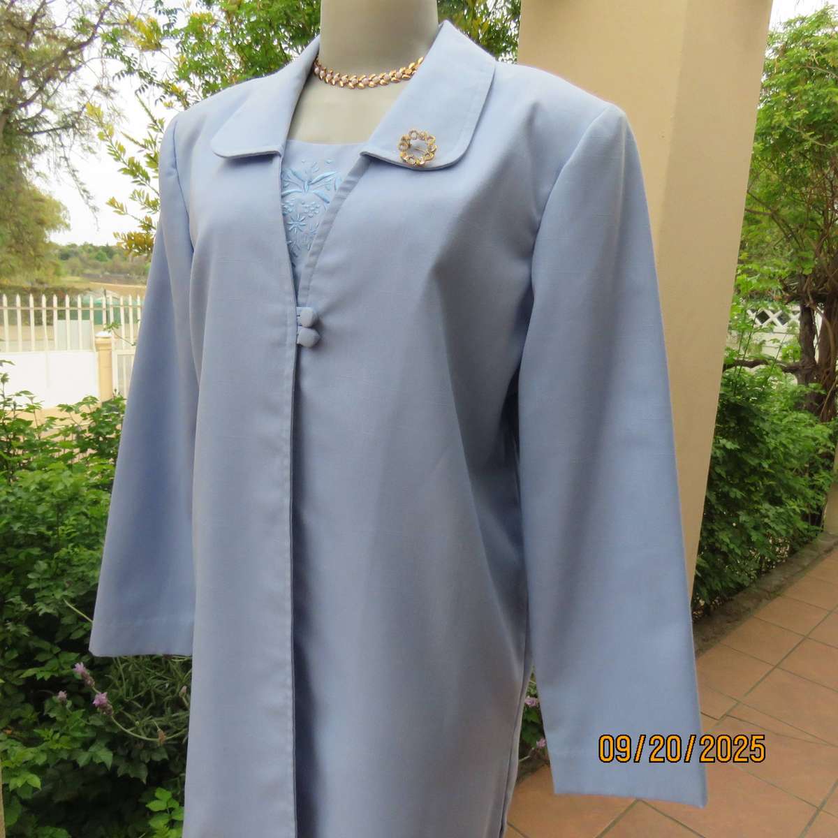 Boutique made 3 pc outfit in powder blue linen-polyester blend. Size 40.